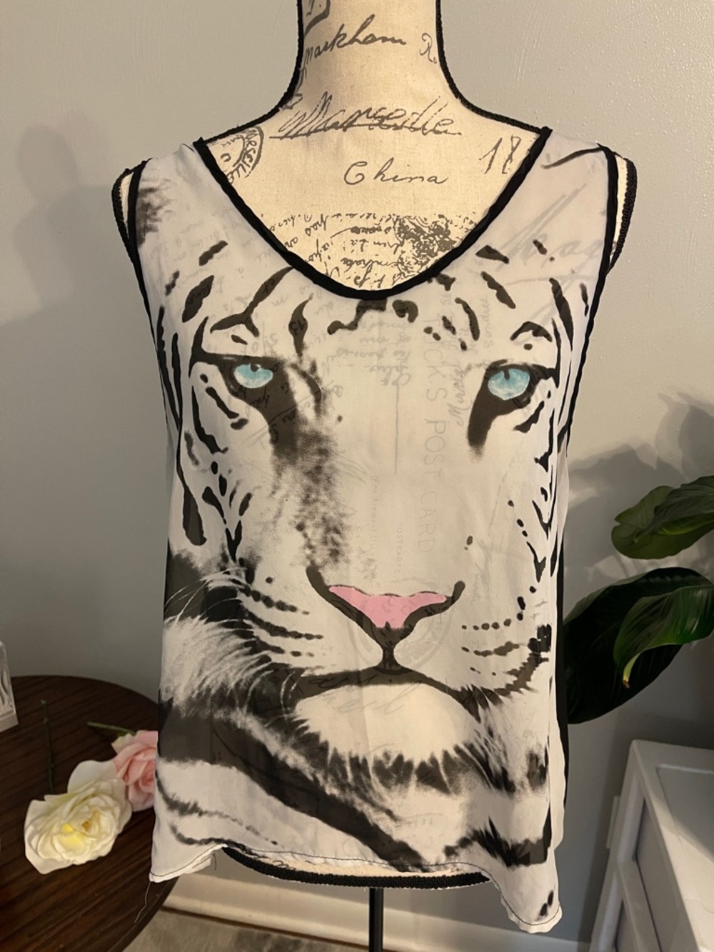 Tiger Face Sheer Chiffon Tank Top Blue Eyes Sleeveless Blouse Size Medium